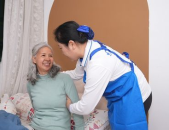 住家保姆老人,住家保姆为老年人打造温馨晚年